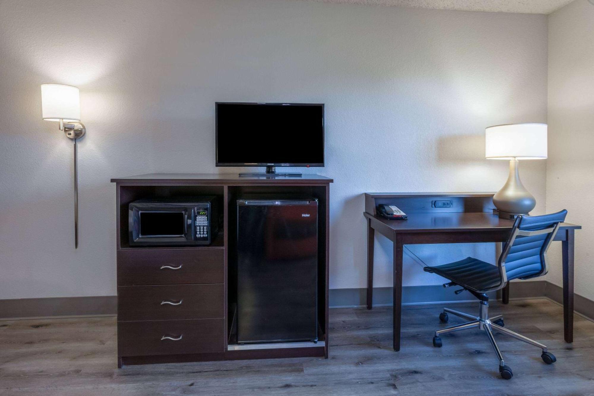 Super 8 By Wyndham Wausau Buitenkant foto