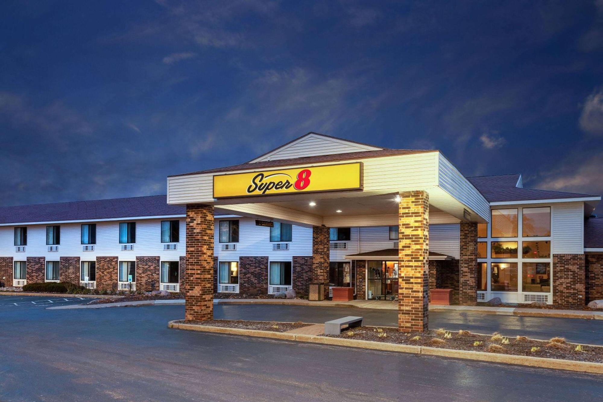 Super 8 By Wyndham Wausau Buitenkant foto